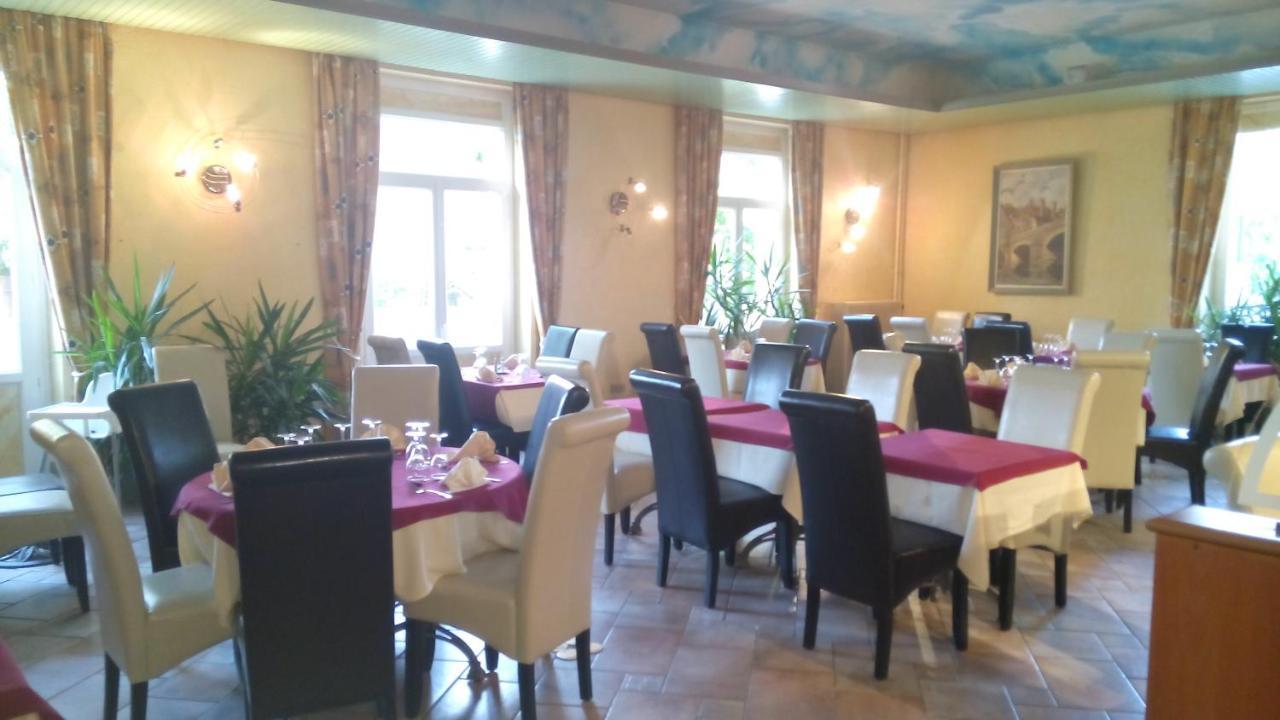 Hotel Restaurant Les Templiers Montbard Exterior photo