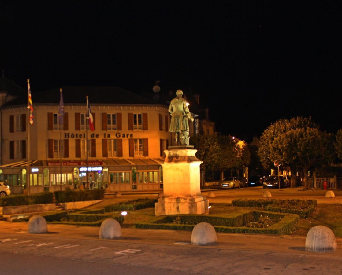 Hotel Restaurant Les Templiers Montbard Exterior photo